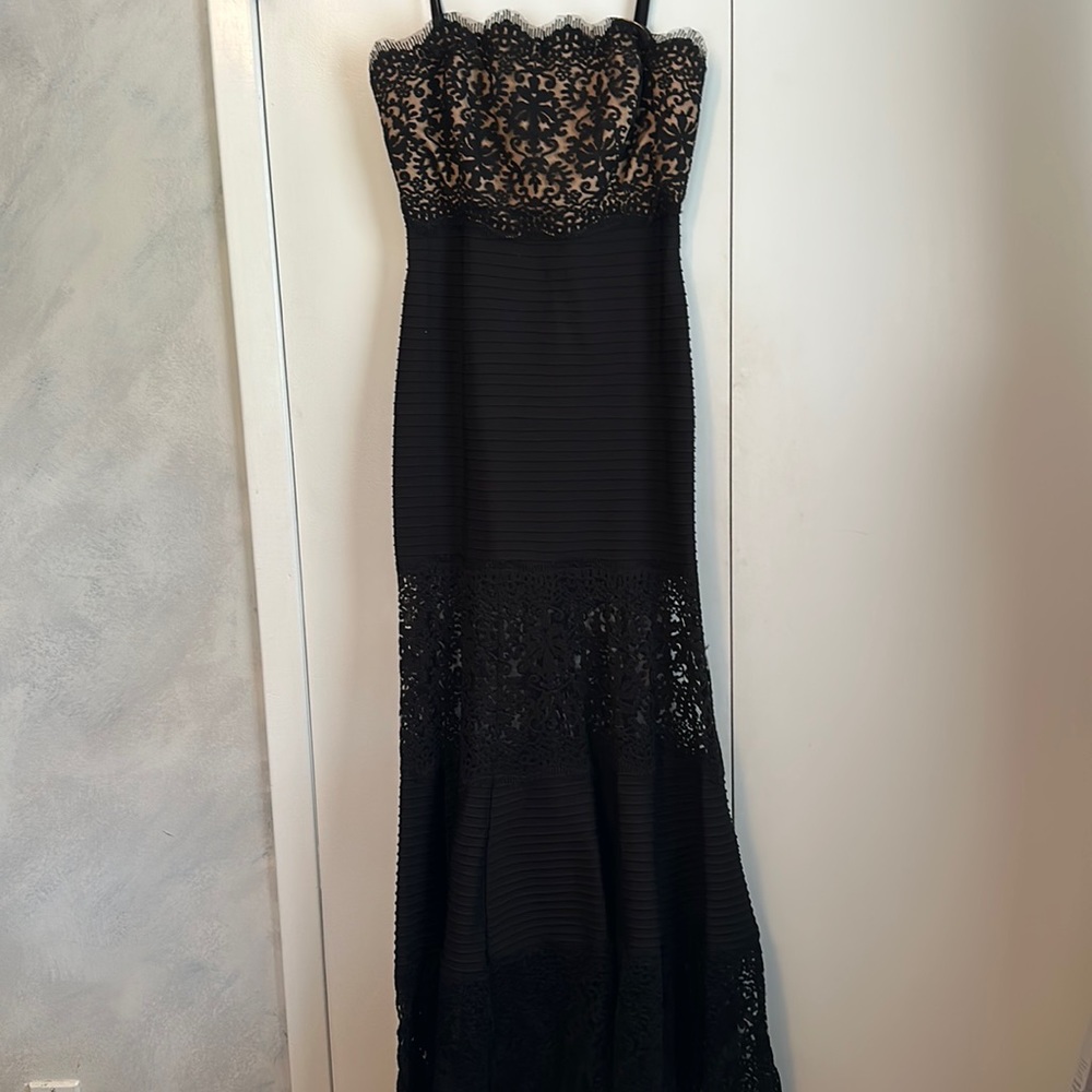Tadashi Shoji embroidered illusion strapless lace panel black gown size small
